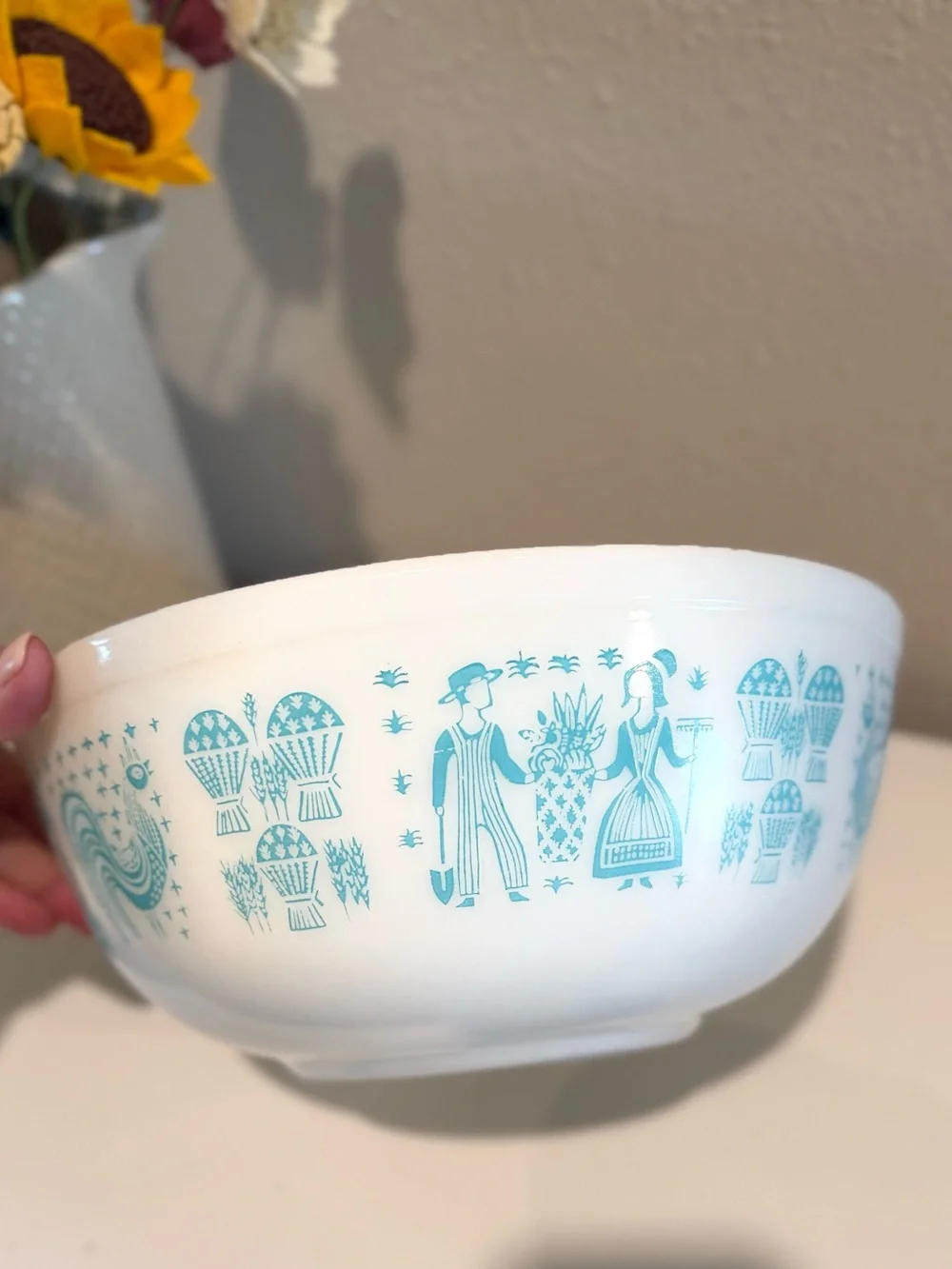 **Stunning** Butterprint Pyrex vintage mixing bowls, 404–401
